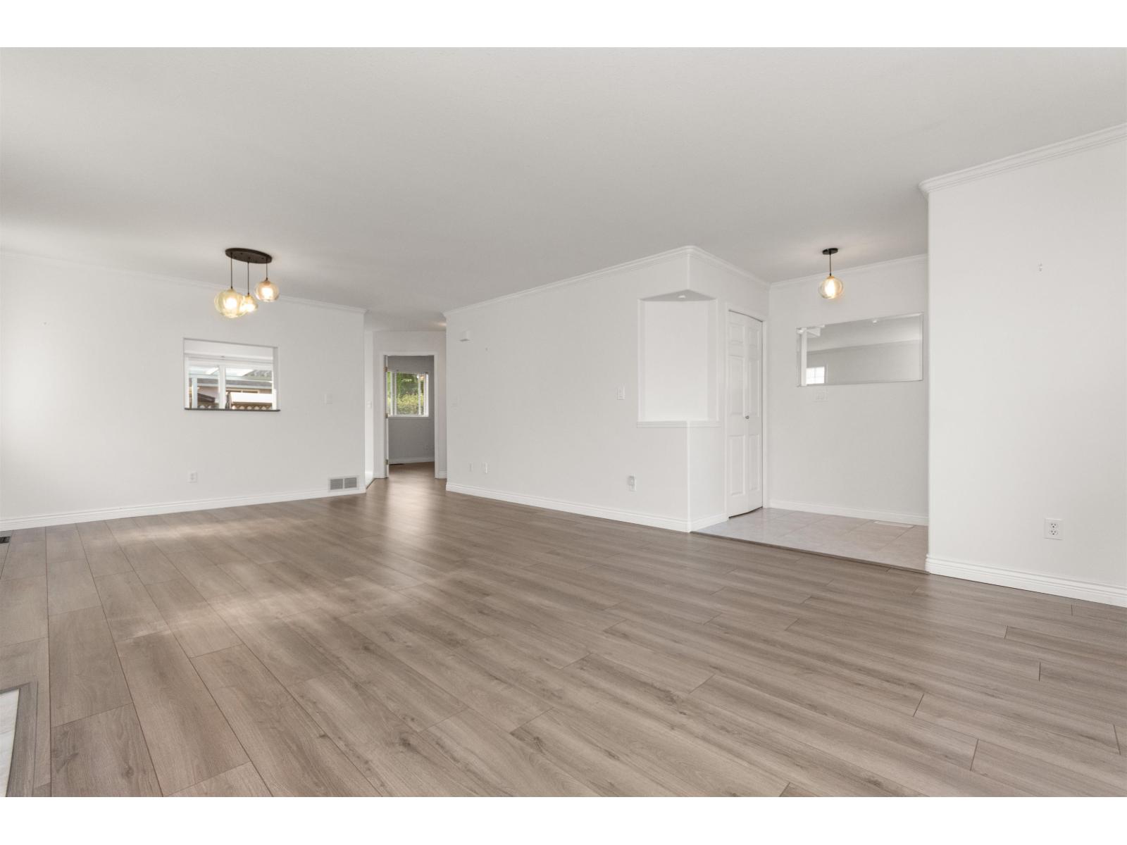 Property at 9 9420 WOODBINE STREET image 3