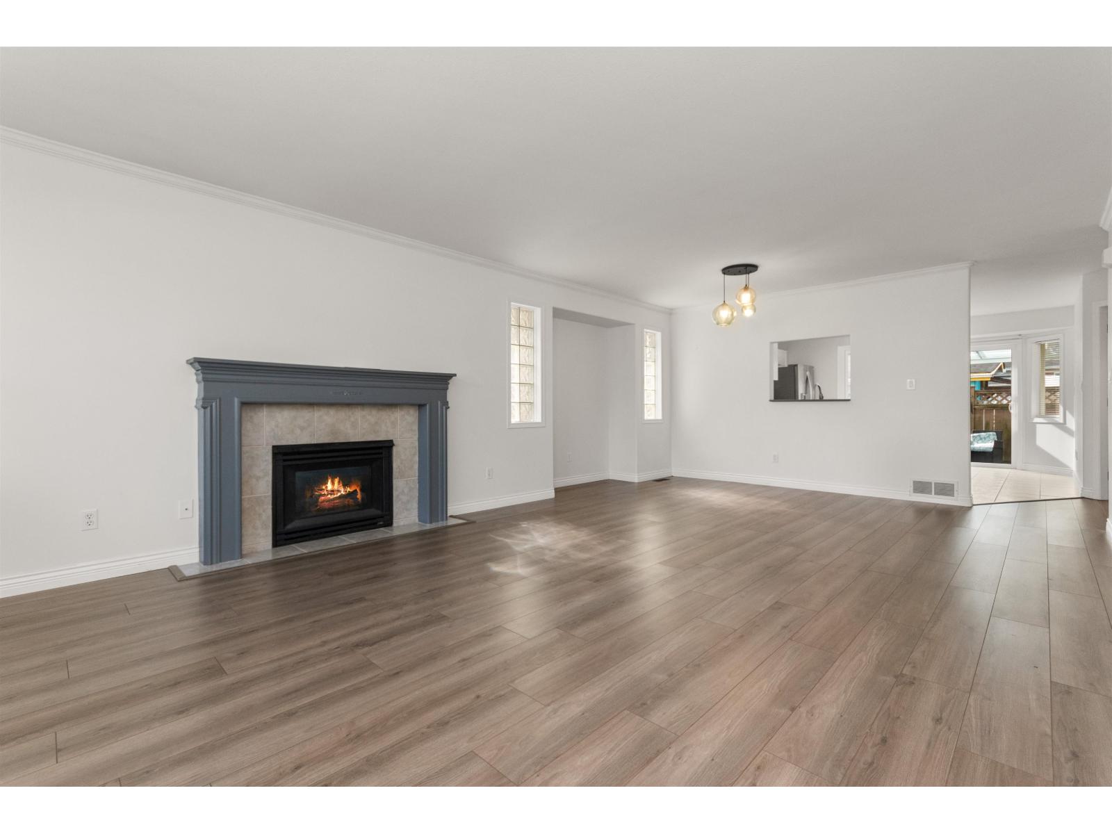 Property at 9 9420 WOODBINE STREET image 2