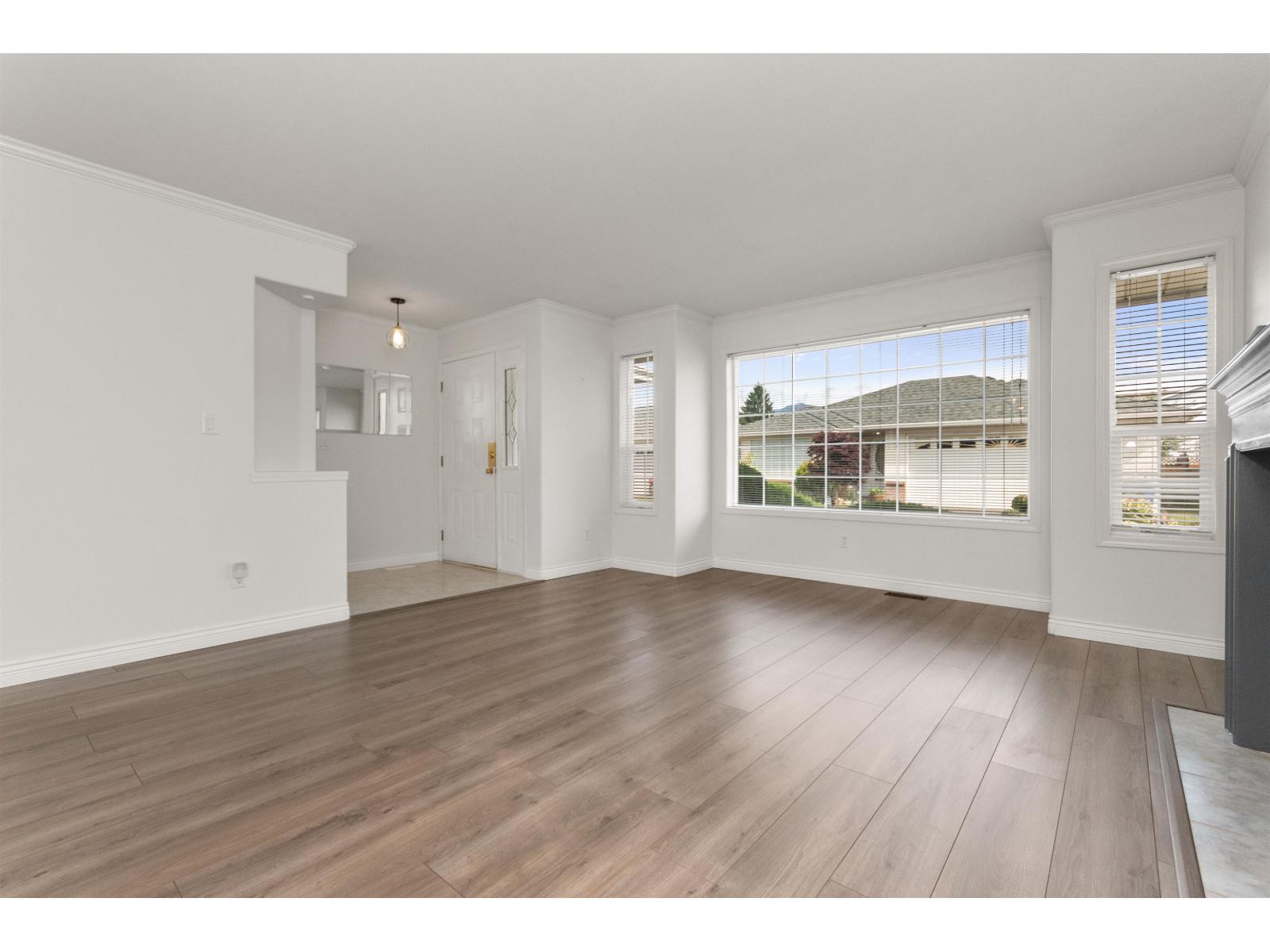 Property at 9 9420 WOODBINE STREET image 4