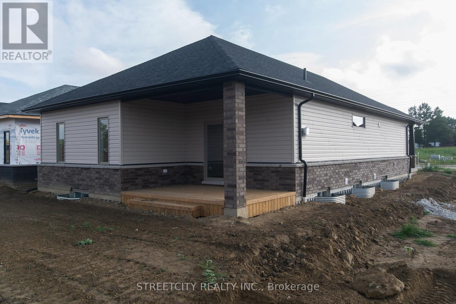 133 Cabot Trail, Chatham-Kent, Ontario  N7L 0G5 - Photo 3 - X12355664