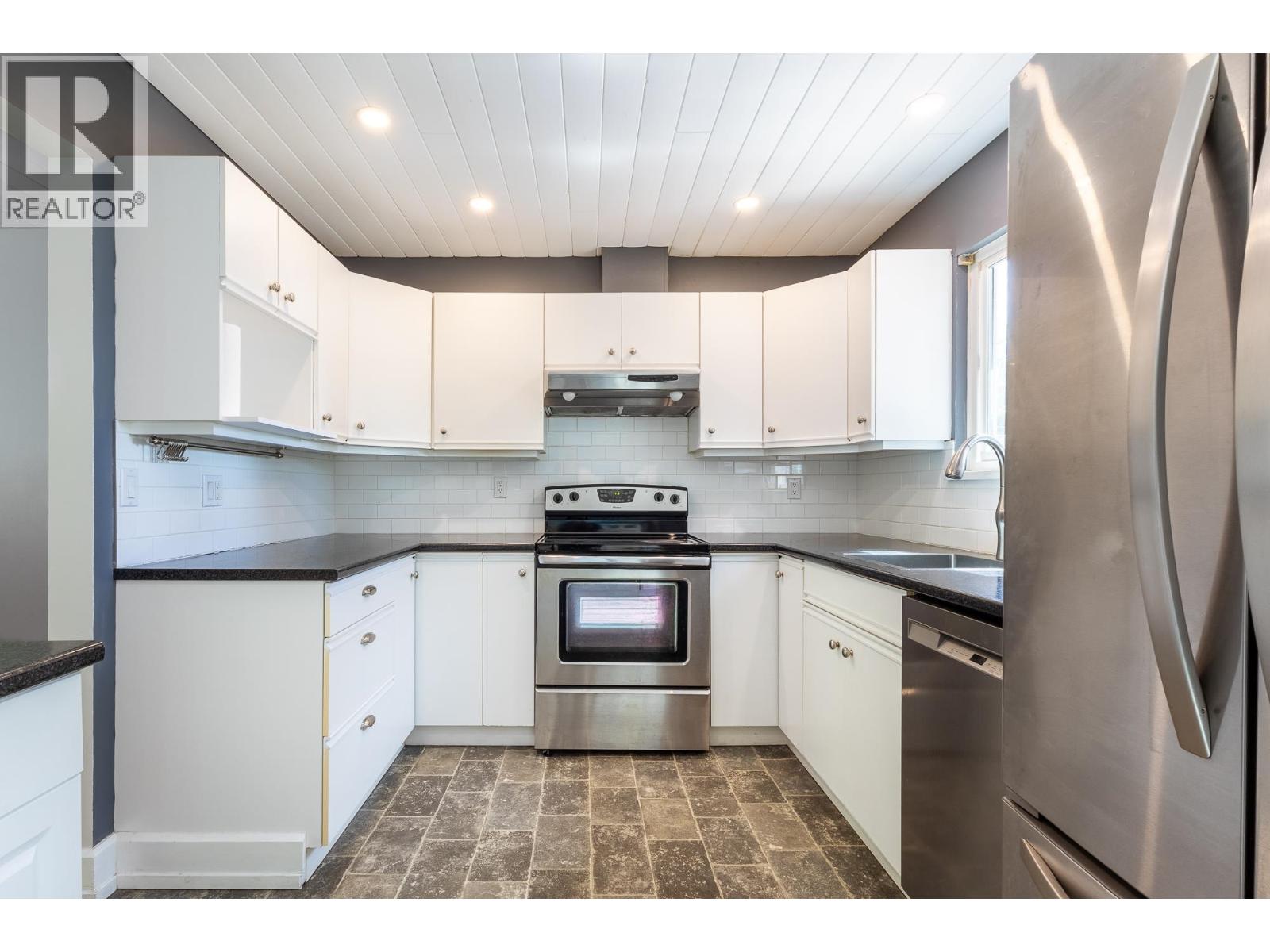 801 Reed Road, Gibsons, British Columbia  V0N 1V7 - Photo 10 - R3039052