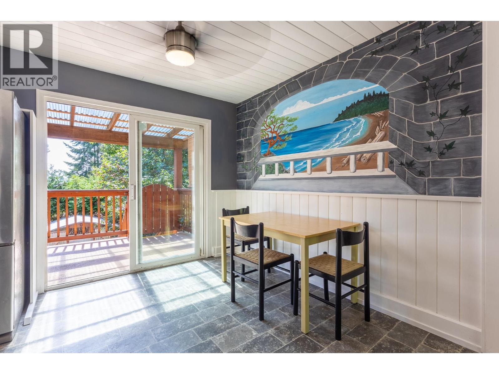 801 Reed Road, Gibsons, British Columbia  V0N 1V7 - Photo 13 - R3039052