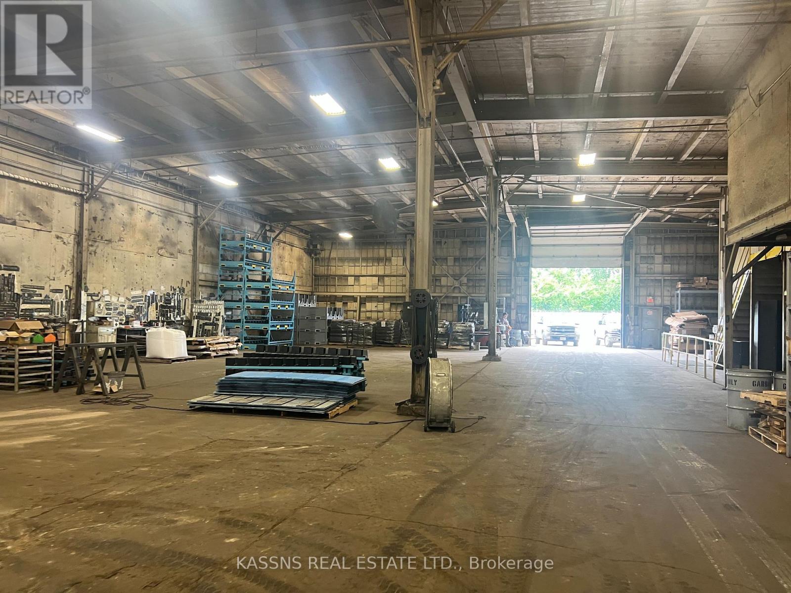 37 Mill Street West, Chatham-Kent, Ontario  N0P 2L0 - Photo 3 - X12355528