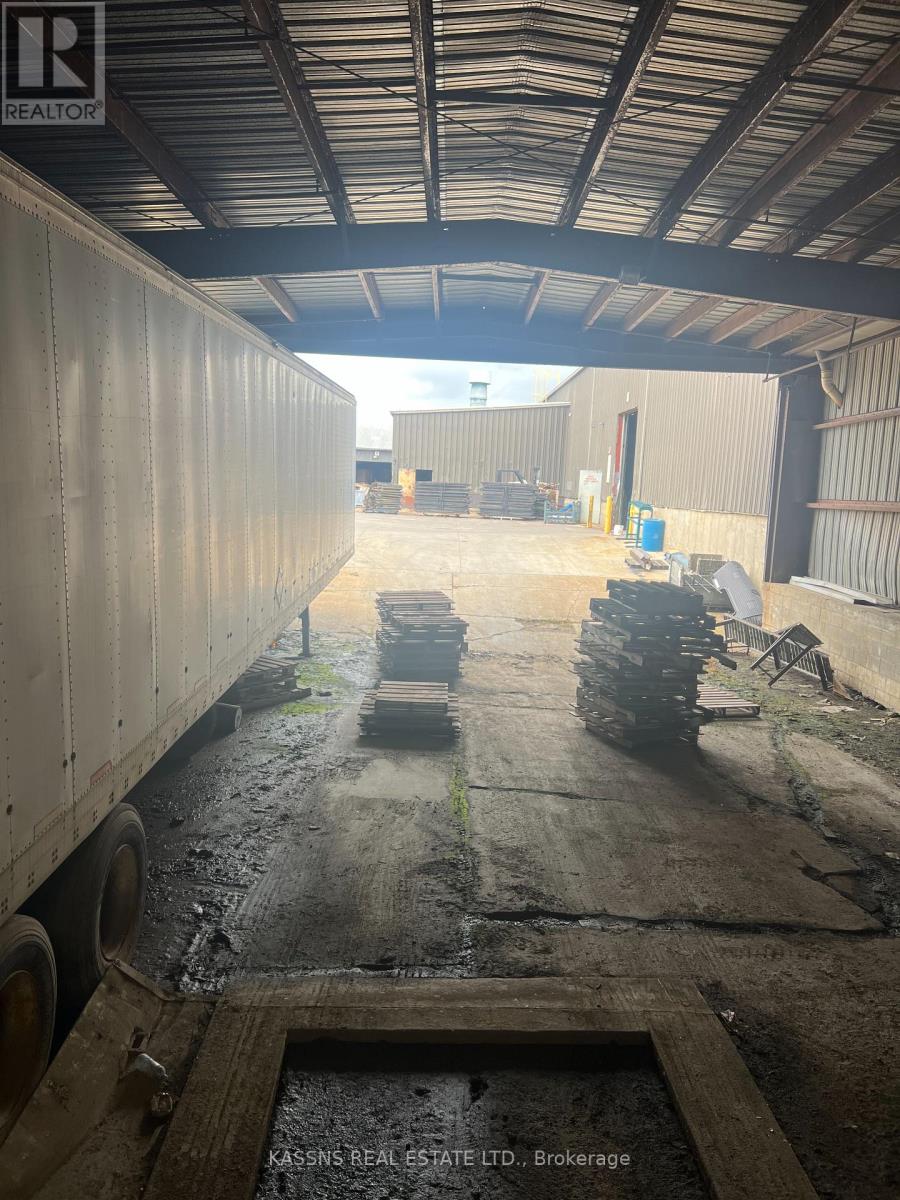 37 Mill Street West, Chatham-Kent, Ontario  N0P 2L0 - Photo 5 - X12355528