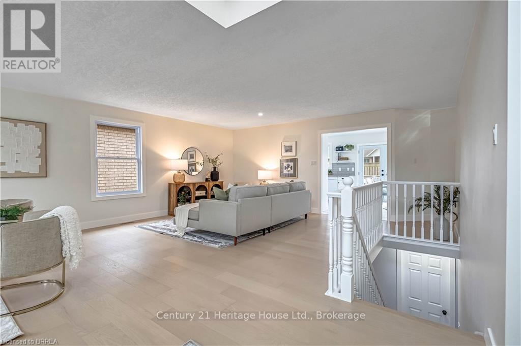29 Casson Lane, Brantford, Ontario  N3R 7Z5 - Photo 8 - X12355671