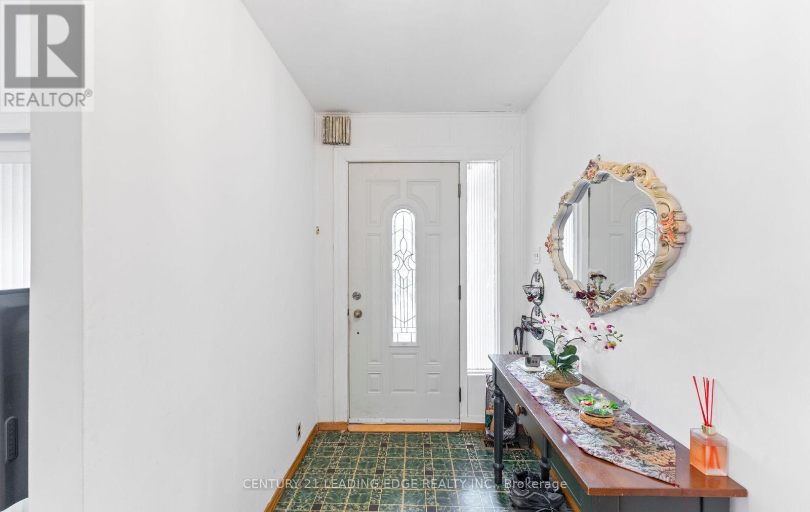 24 Burbank Drive, Toronto, Ontario  M2K 1M8 - Photo 6 - C12355654