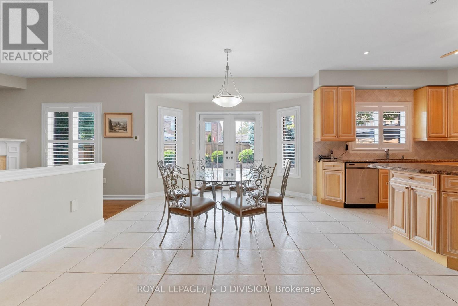 2153 Manor Hill Drive, Mississauga, Ontario  L5M 5H9 - Photo 13 - W12355611
