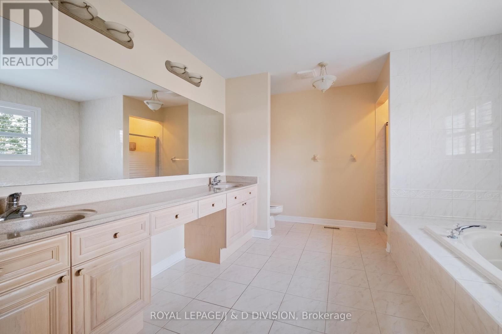 2153 Manor Hill Drive, Mississauga, Ontario  L5M 5H9 - Photo 33 - W12355611
