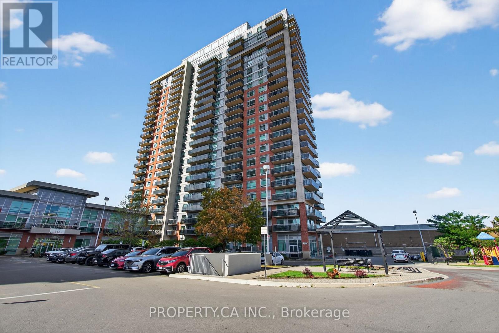 611 - 215 Queen Street E, Brampton, Ontario  L6W 0A9 - Photo 2 - W12355639
