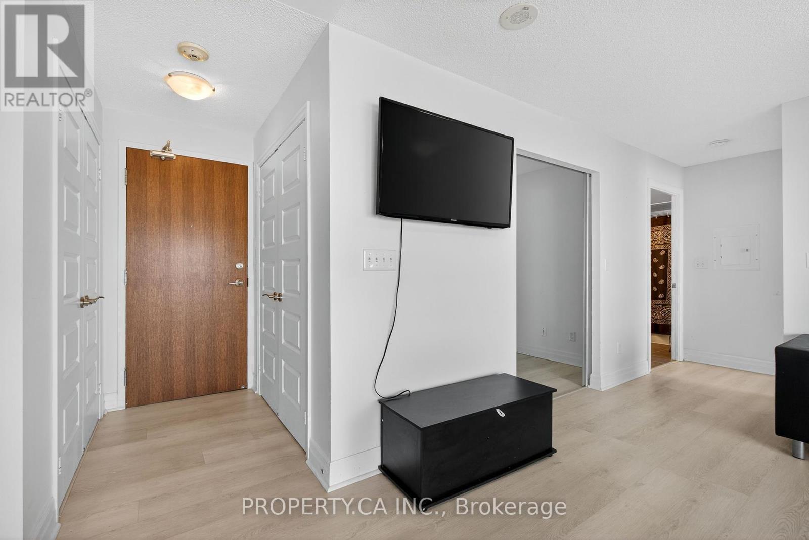 611 - 215 Queen Street E, Brampton, Ontario  L6W 0A9 - Photo 5 - W12355639