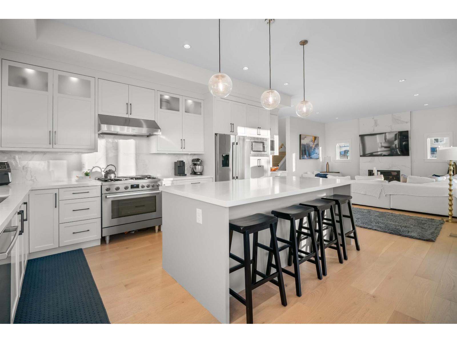 2055 167a Street, Surrey, British Columbia  V3Z 1J4 - Photo 2 - R3039100
