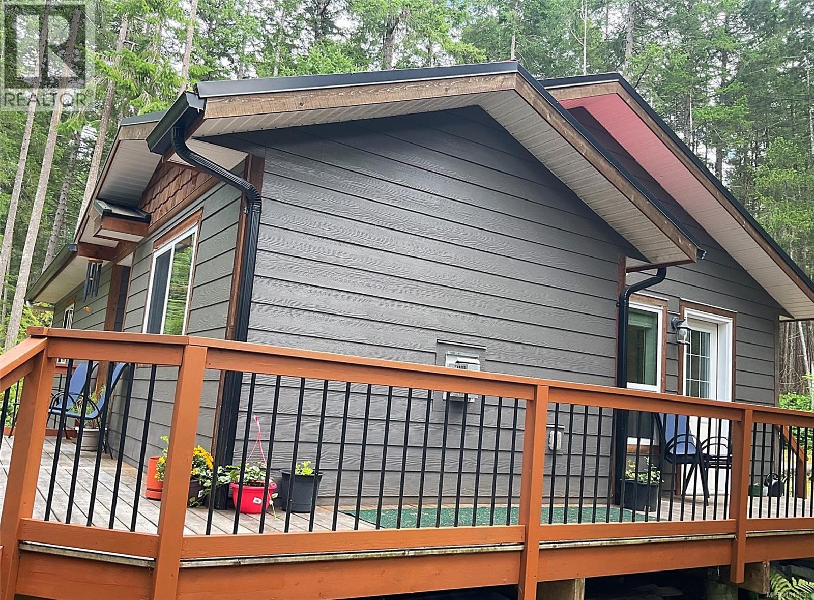 Property at 319 Malaspina Dr image 2