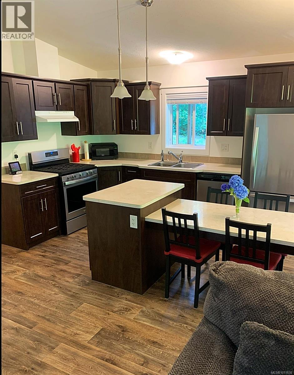 Property at 319 Malaspina Dr image 4