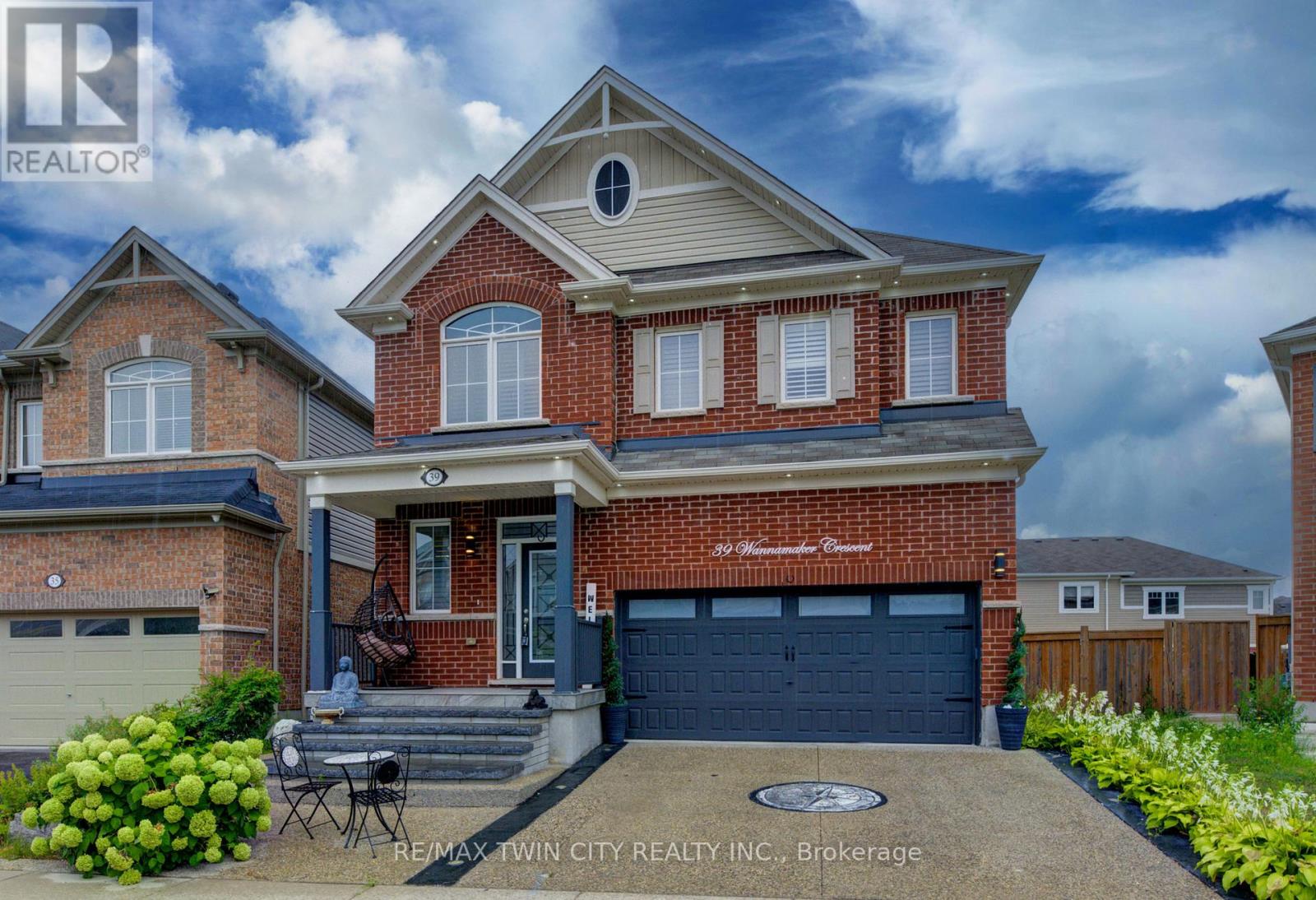 Property at 39 WANNAMAKER CRESCENT image 2