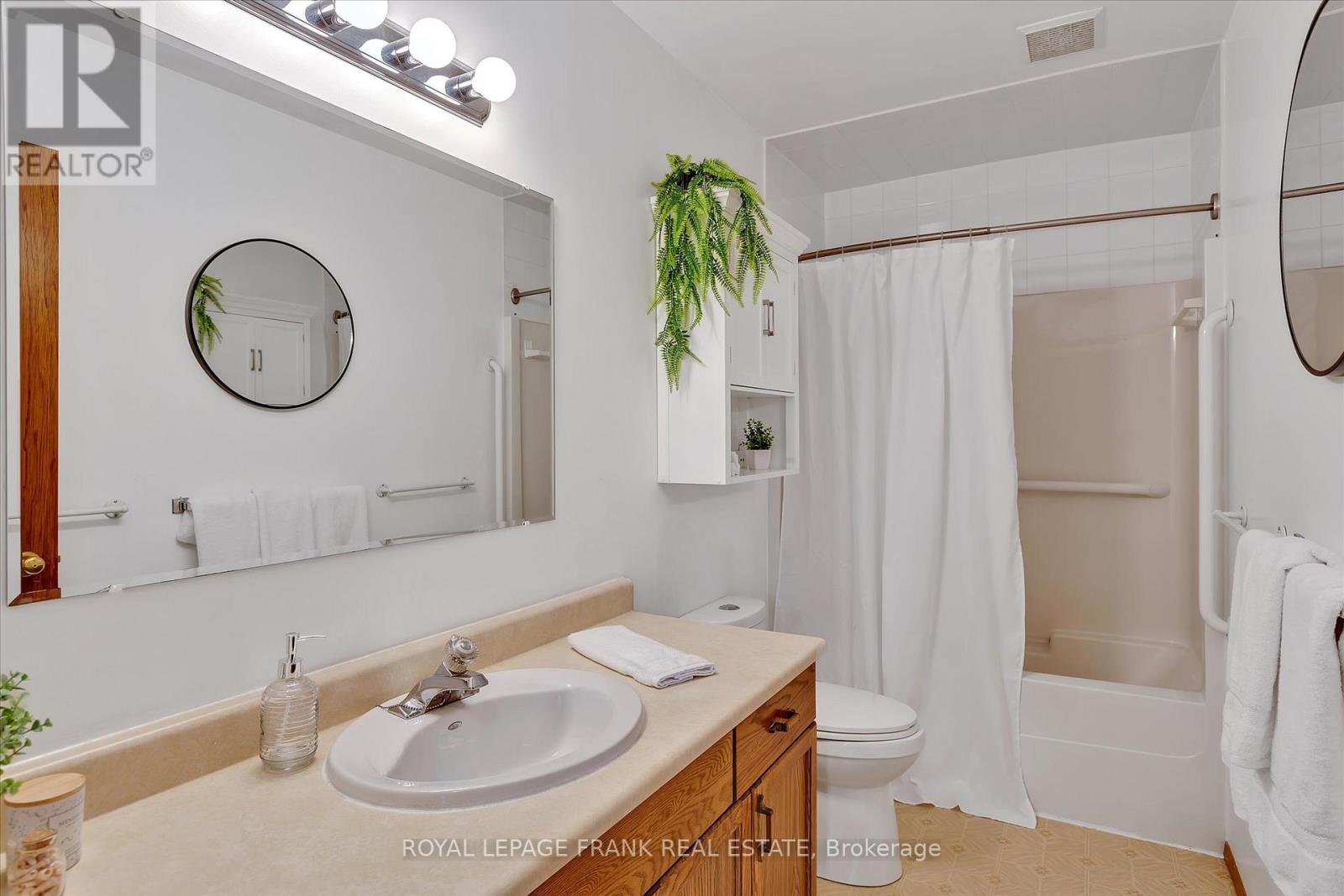 201 - 2406 Mountland Drive, Peterborough West, Ontario  K9K 2E1 - Photo 11 - X12355759