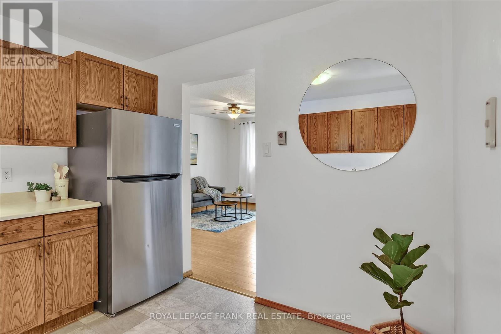 201 - 2406 Mountland Drive, Peterborough West, Ontario  K9K 2E1 - Photo 4 - X12355759
