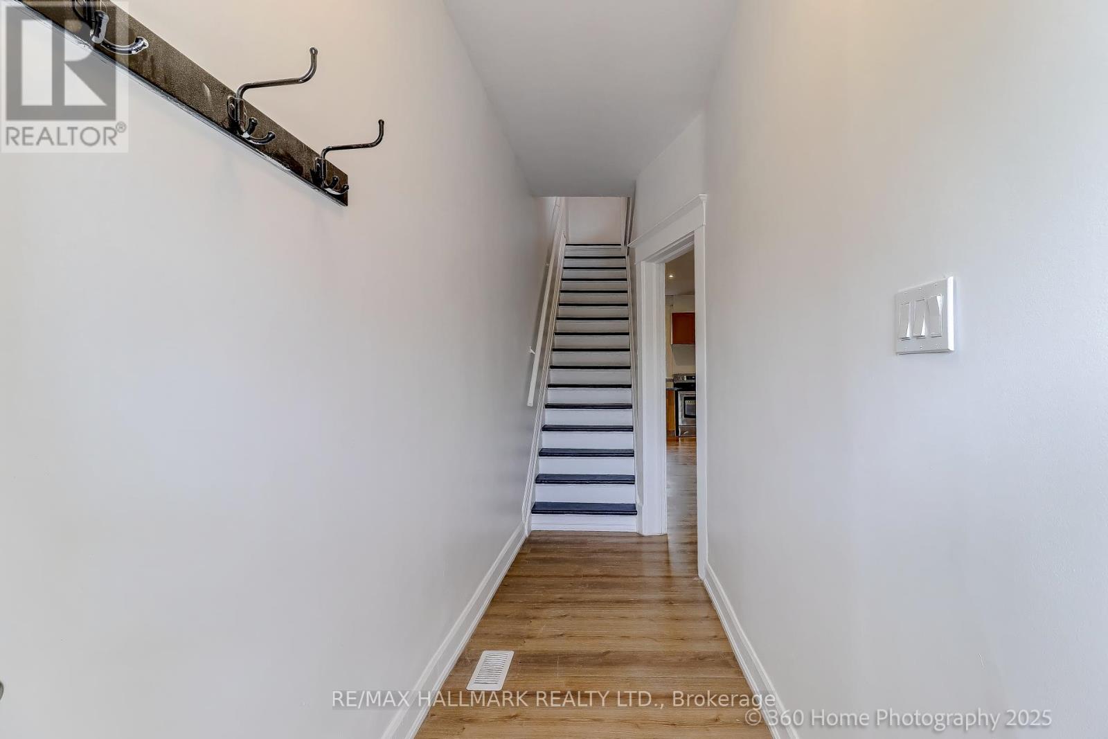 18 Conway Avenue, Toronto, Ontario  M6E 1H2 - Photo 14 - C12355752