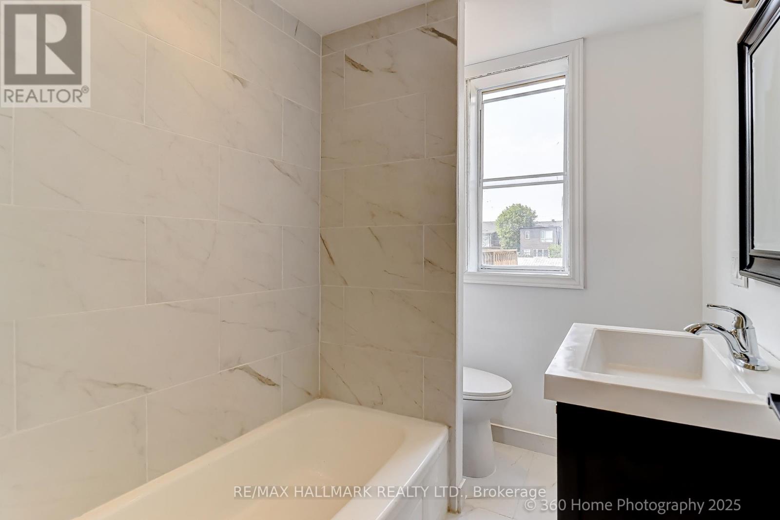 18 Conway Avenue, Toronto, Ontario  M6E 1H2 - Photo 23 - C12355752