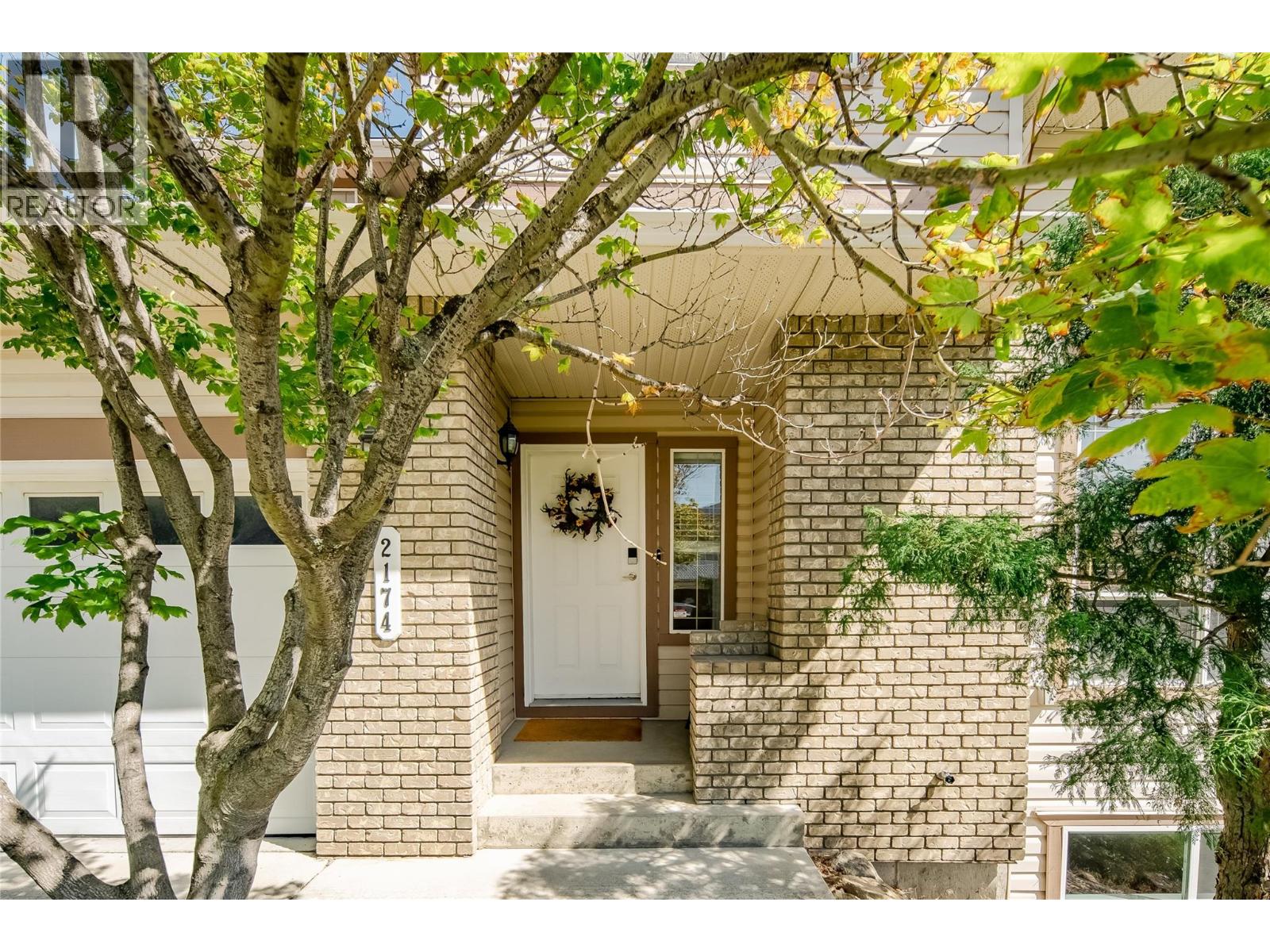 2174 Sunview Drive, Kelowna, British Columbia  V1Z 3R2 - Photo 2 - 10356772