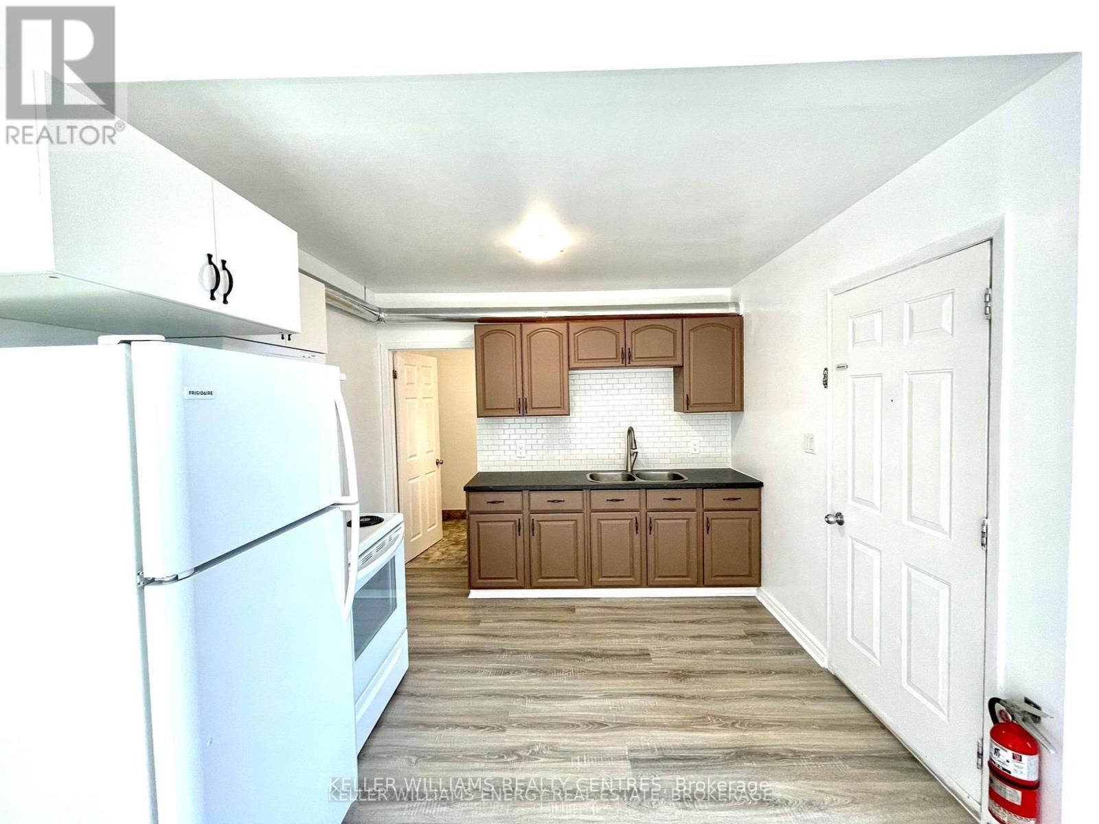 98 Bayfield Street, Barrie, Ontario  L4M 3A8 - Photo 7 - S12355733
