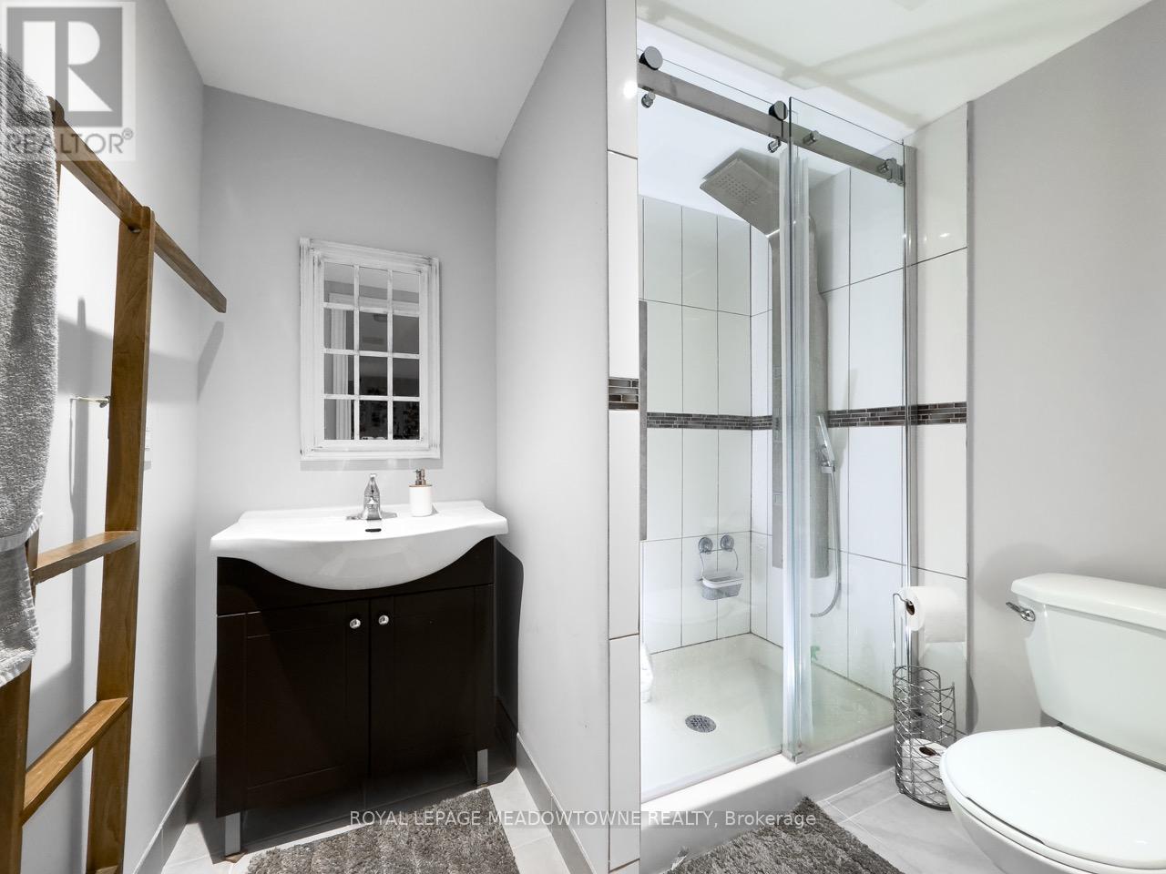 18 Cotswold Court, Halton Hills, Ontario  L7G 5E5 - Photo 32 - W12355680