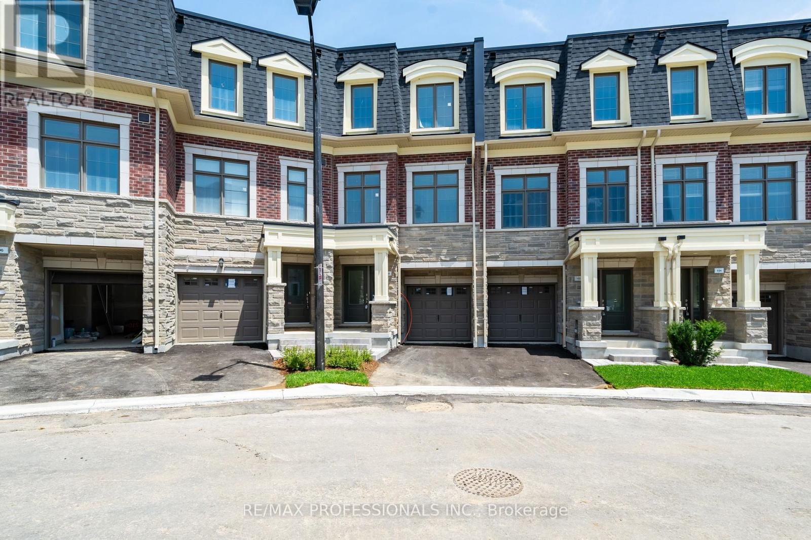 100 SALINA STREET, Mississauga, Ontario