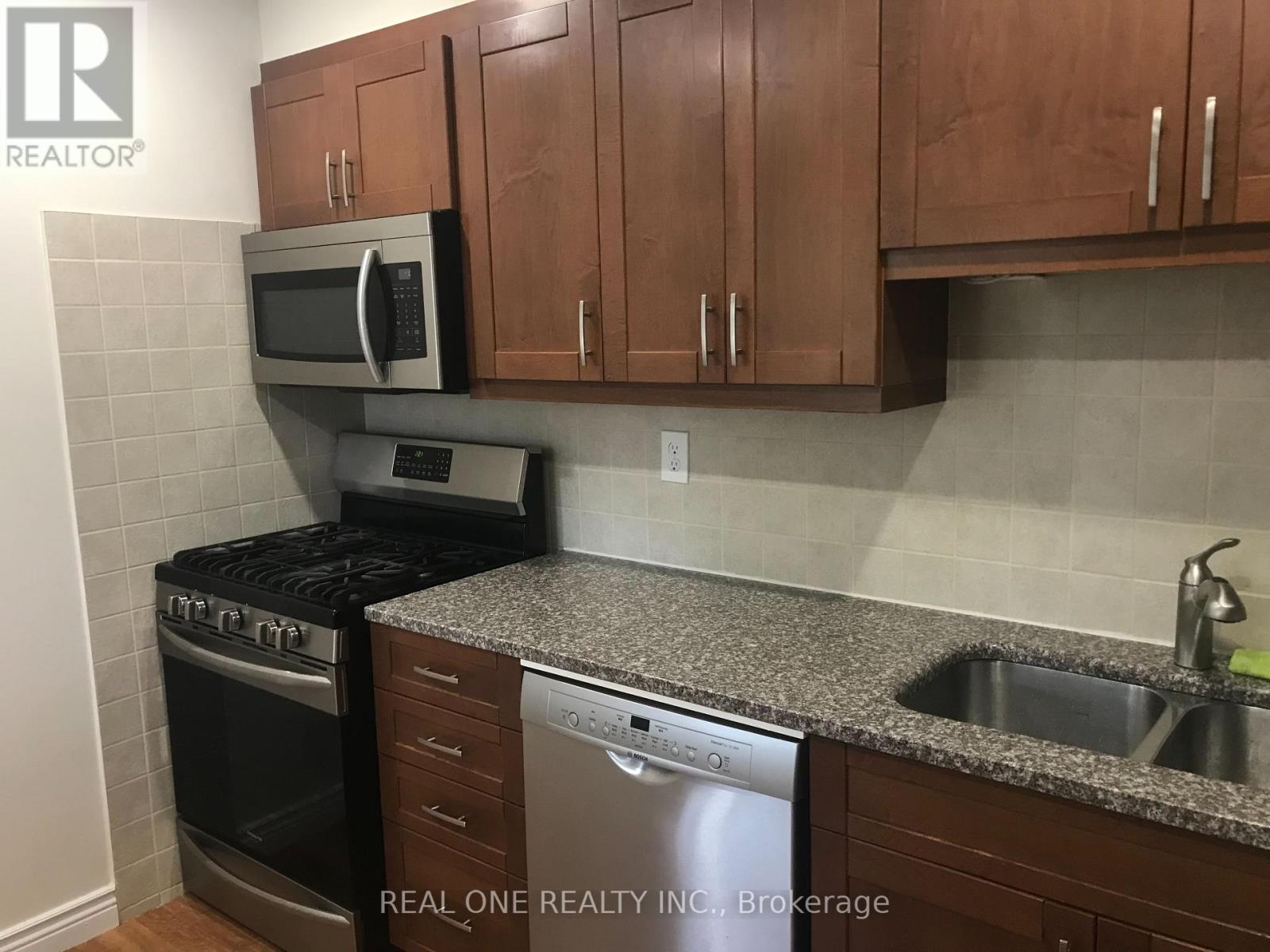 28 - 1580 Lancaster Drive, Oakville, Ontario  L6H 2Z5 - Photo 3 - W12355694