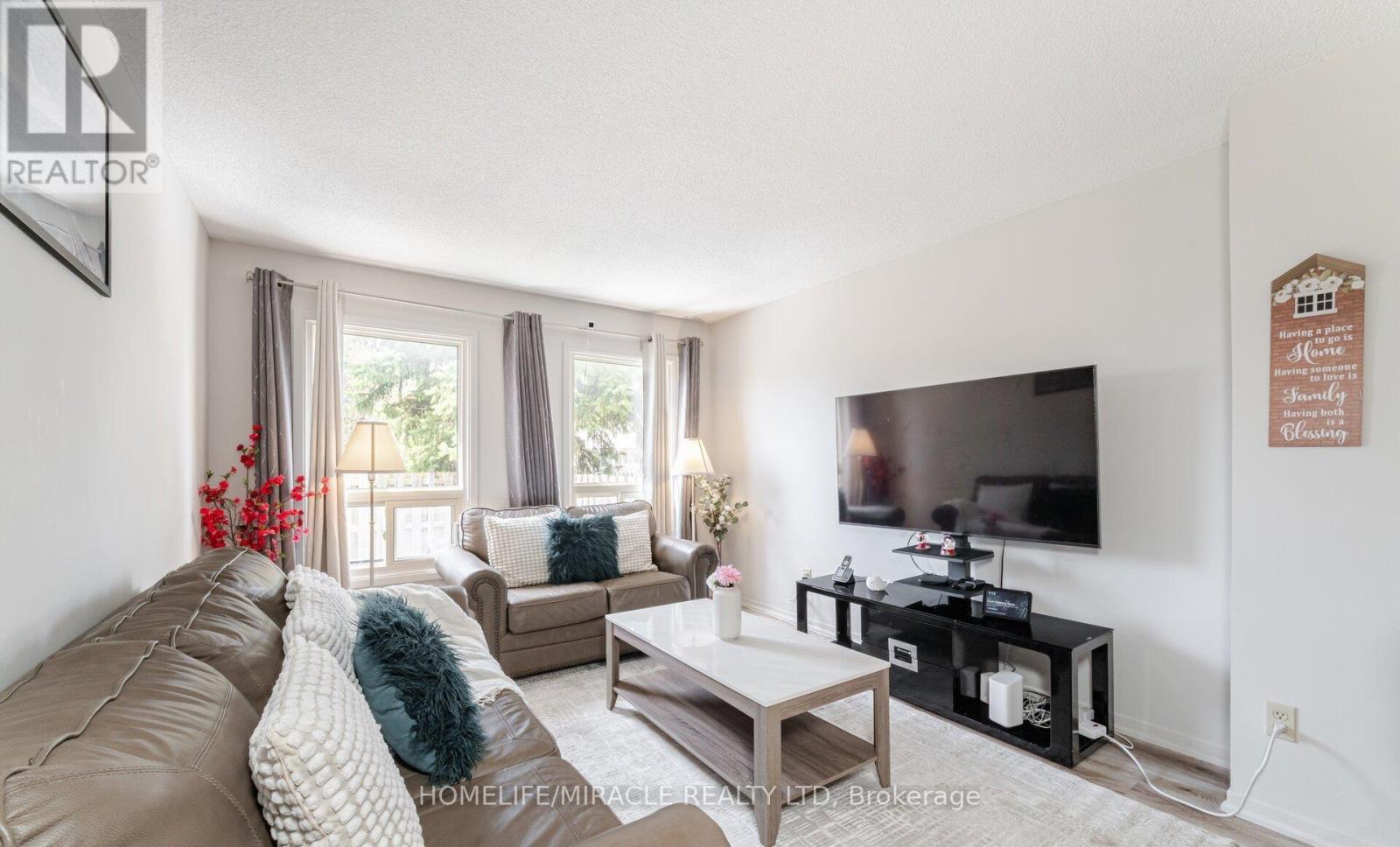 20 Wayne Nicol Drive, Brampton (Northwood Park), Ontario  L6X 4H8 - Photo 10 - W12355748
