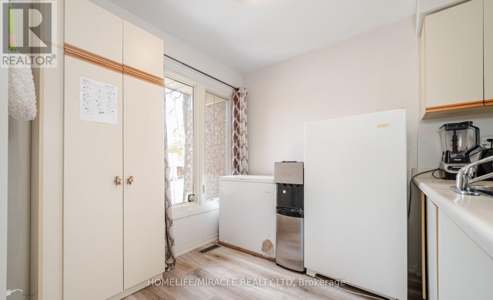 20 Wayne Nicol Drive, Brampton (Northwood Park), Ontario  L6X 4H8 - Photo 16 - W12355748