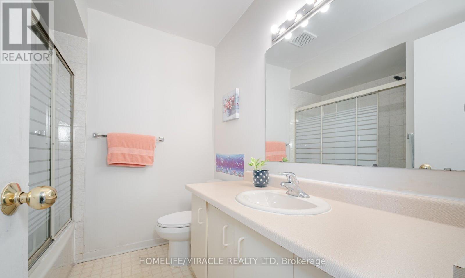 20 Wayne Nicol Drive, Brampton (Northwood Park), Ontario  L6X 4H8 - Photo 35 - W12355748