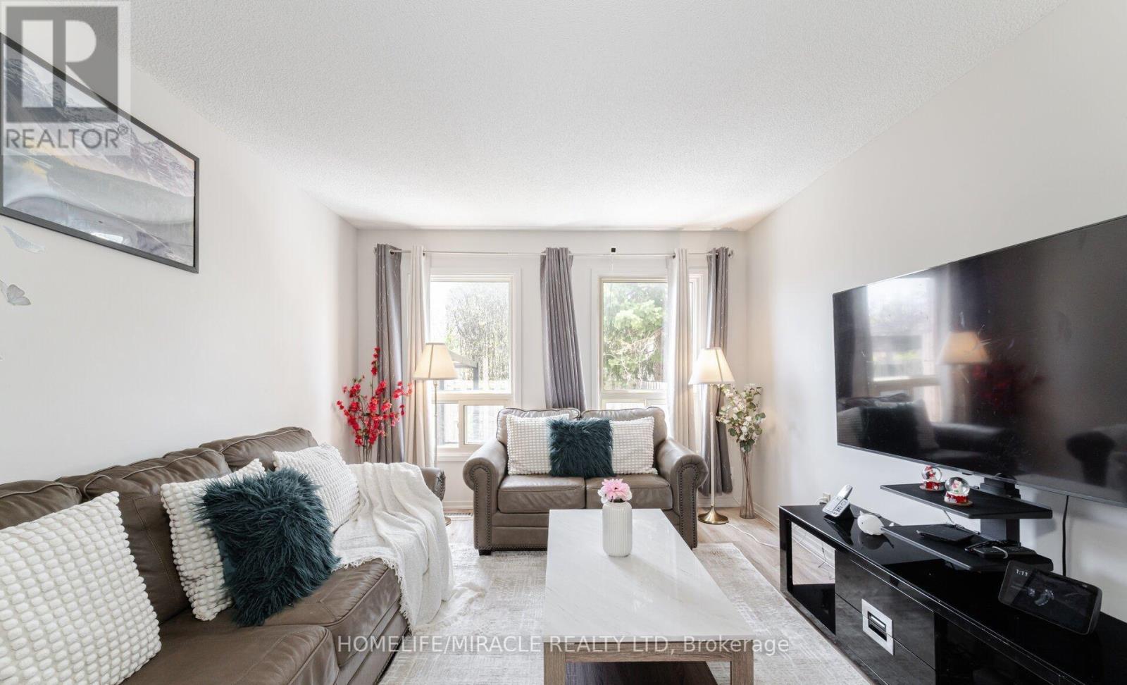 20 Wayne Nicol Drive, Brampton (Northwood Park), Ontario  L6X 4H8 - Photo 8 - W12355748