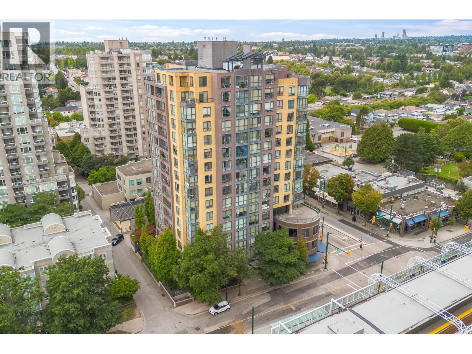 803 3438 VANNESS AVENUE, vancouver, British Columbia