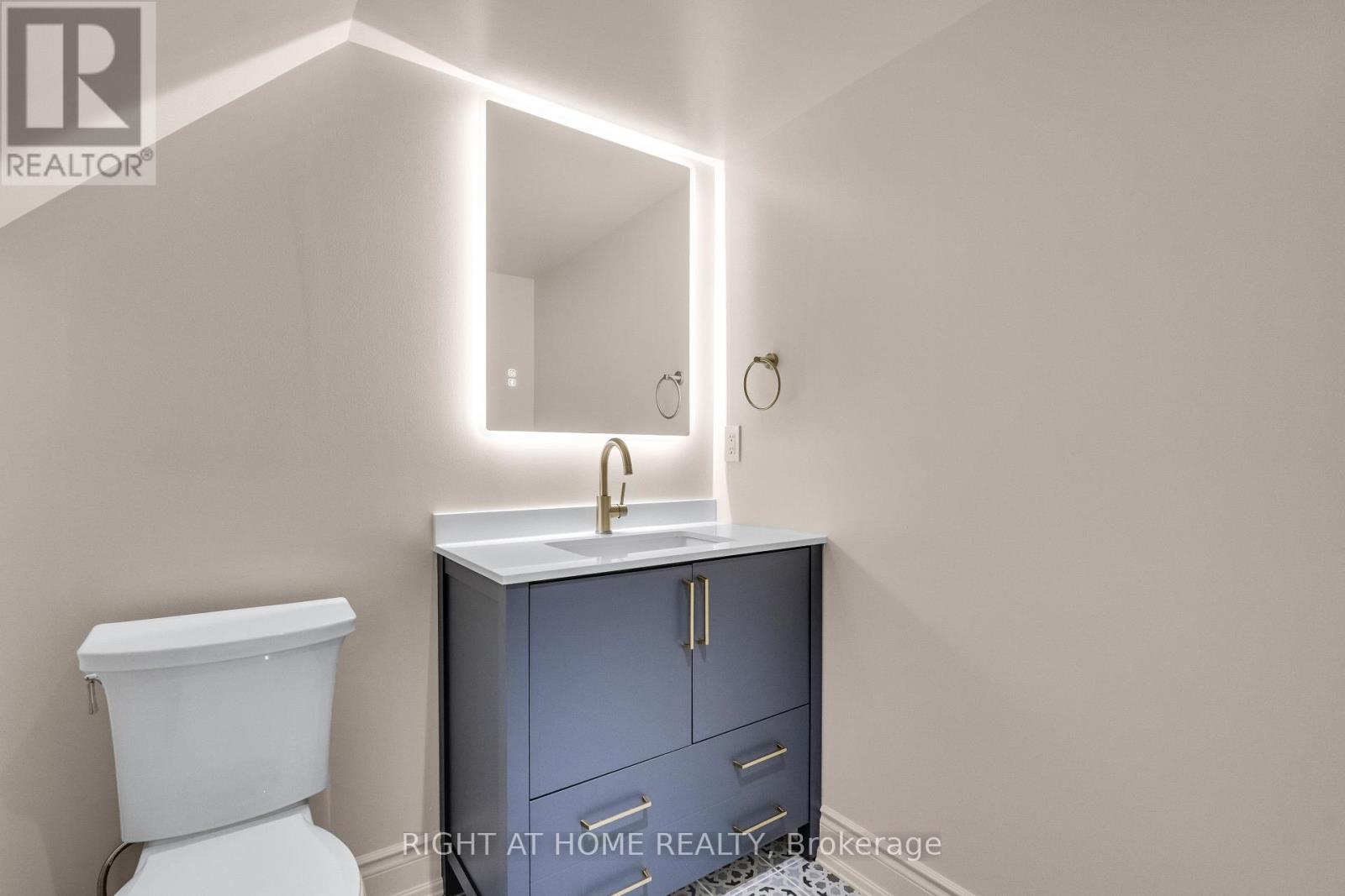 393 Hess Street S, Hamilton, Ontario  L8P 3R2 - Photo 43 - X12355711