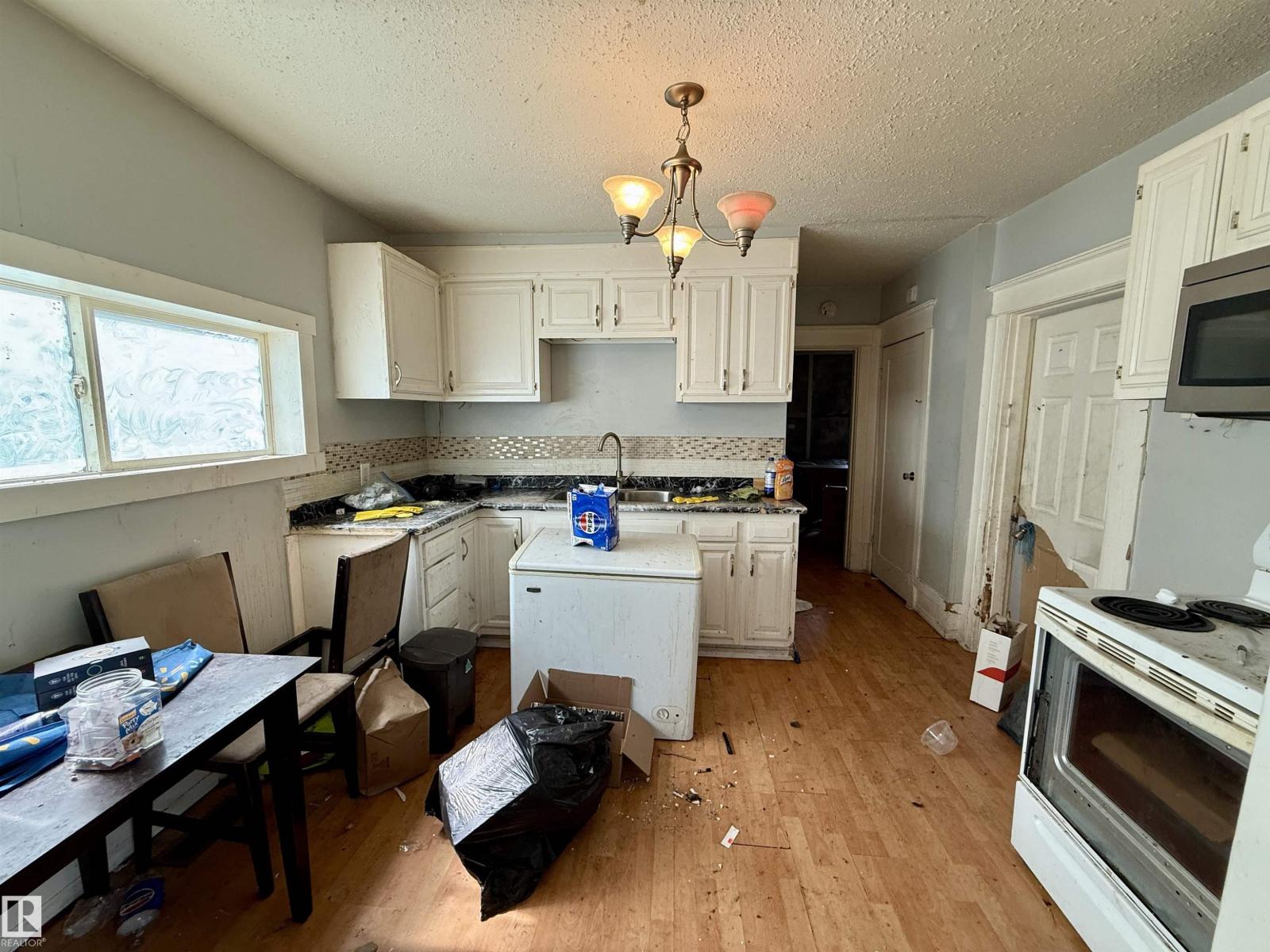 11723 80 St Nw, Edmonton, Alberta  T5B 2N4 - Photo 3 - E4453520