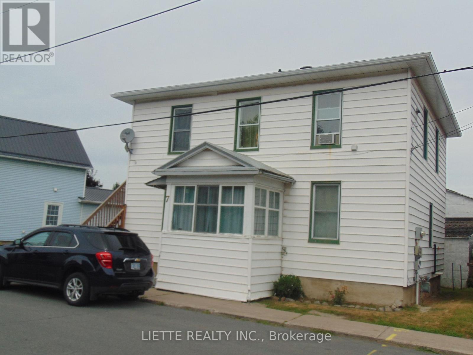 7 & 9 - 7-9 Ottawa Street N, North Glengarry, Ontario  K0C 1A0 - Photo 2 - X12355814