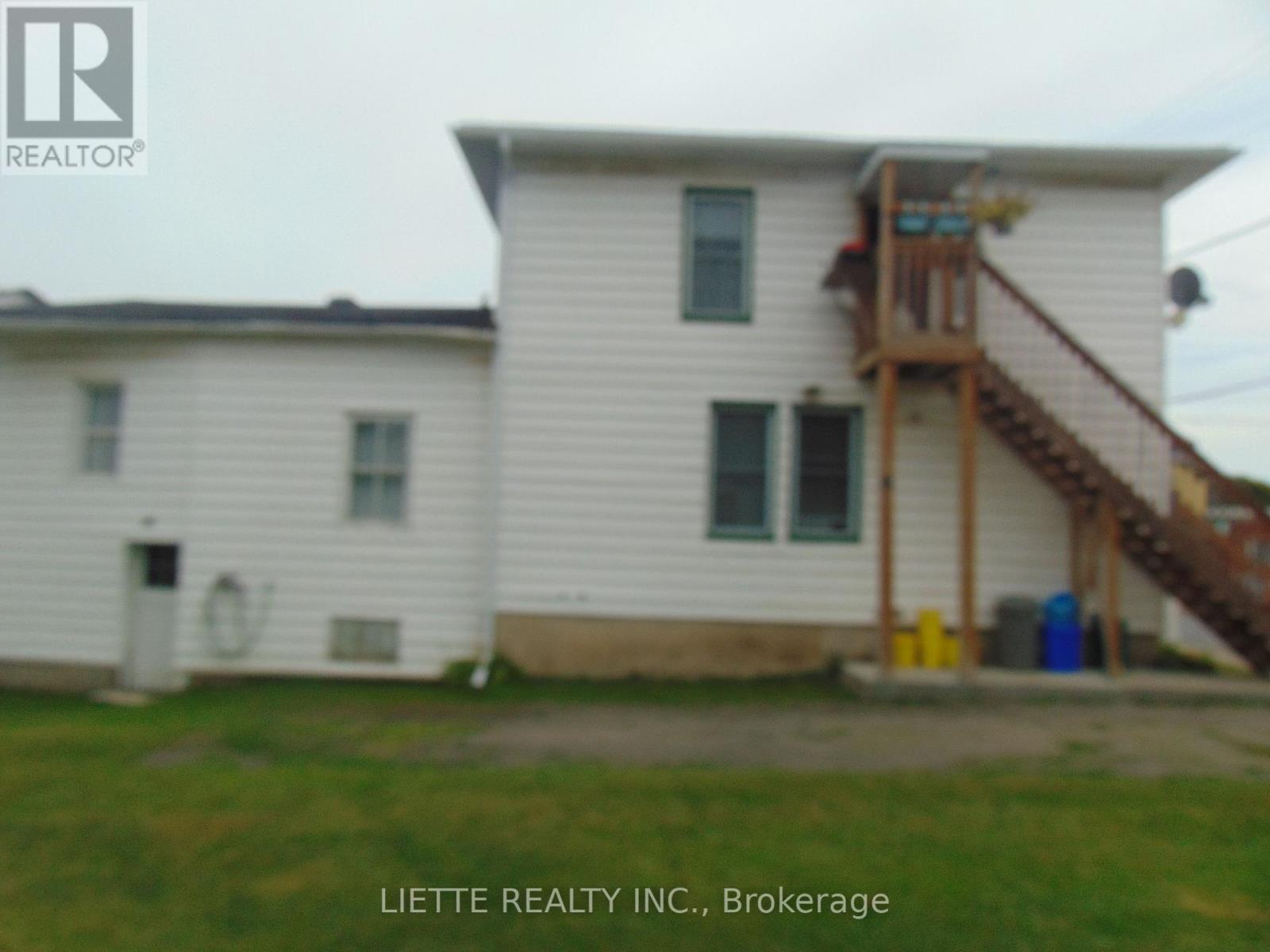 7 & 9 - 7-9 Ottawa Street N, North Glengarry, Ontario  K0C 1A0 - Photo 3 - X12355814