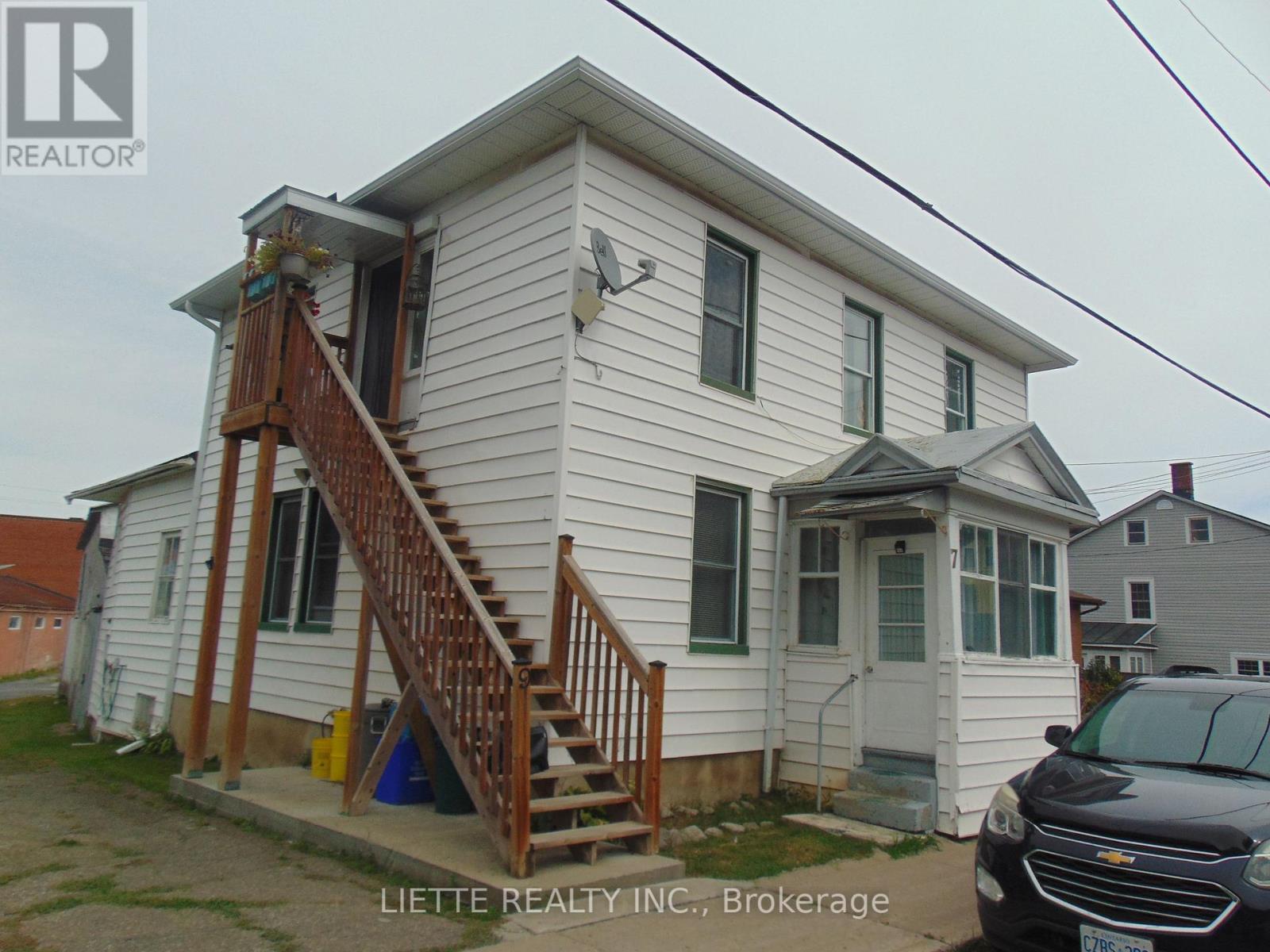 7 & 9 - 7-9 Ottawa Street N, North Glengarry, Ontario  K0C 1A0 - Photo 4 - X12355814