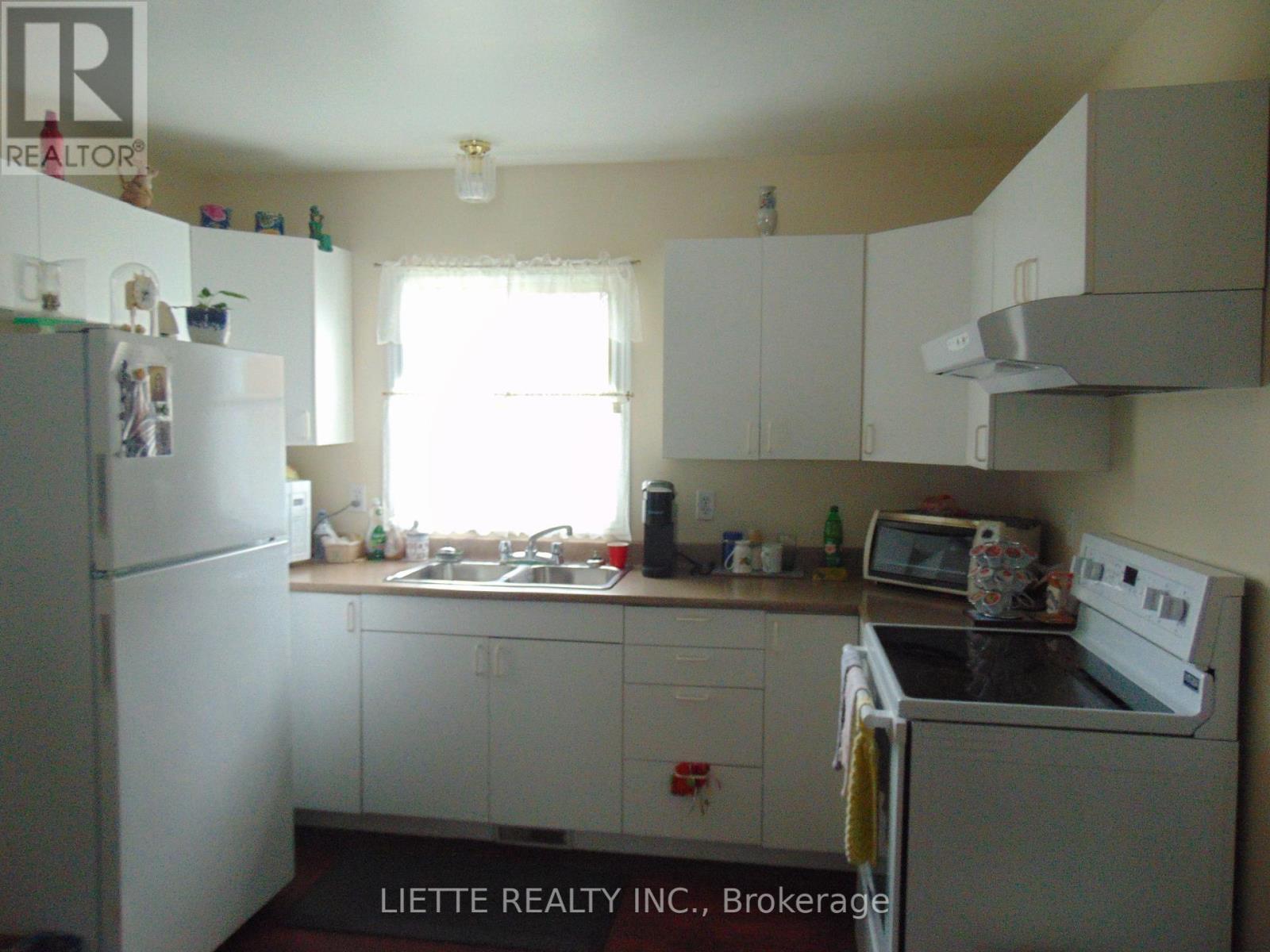 7 & 9 - 7-9 Ottawa Street N, North Glengarry, Ontario  K0C 1A0 - Photo 5 - X12355814