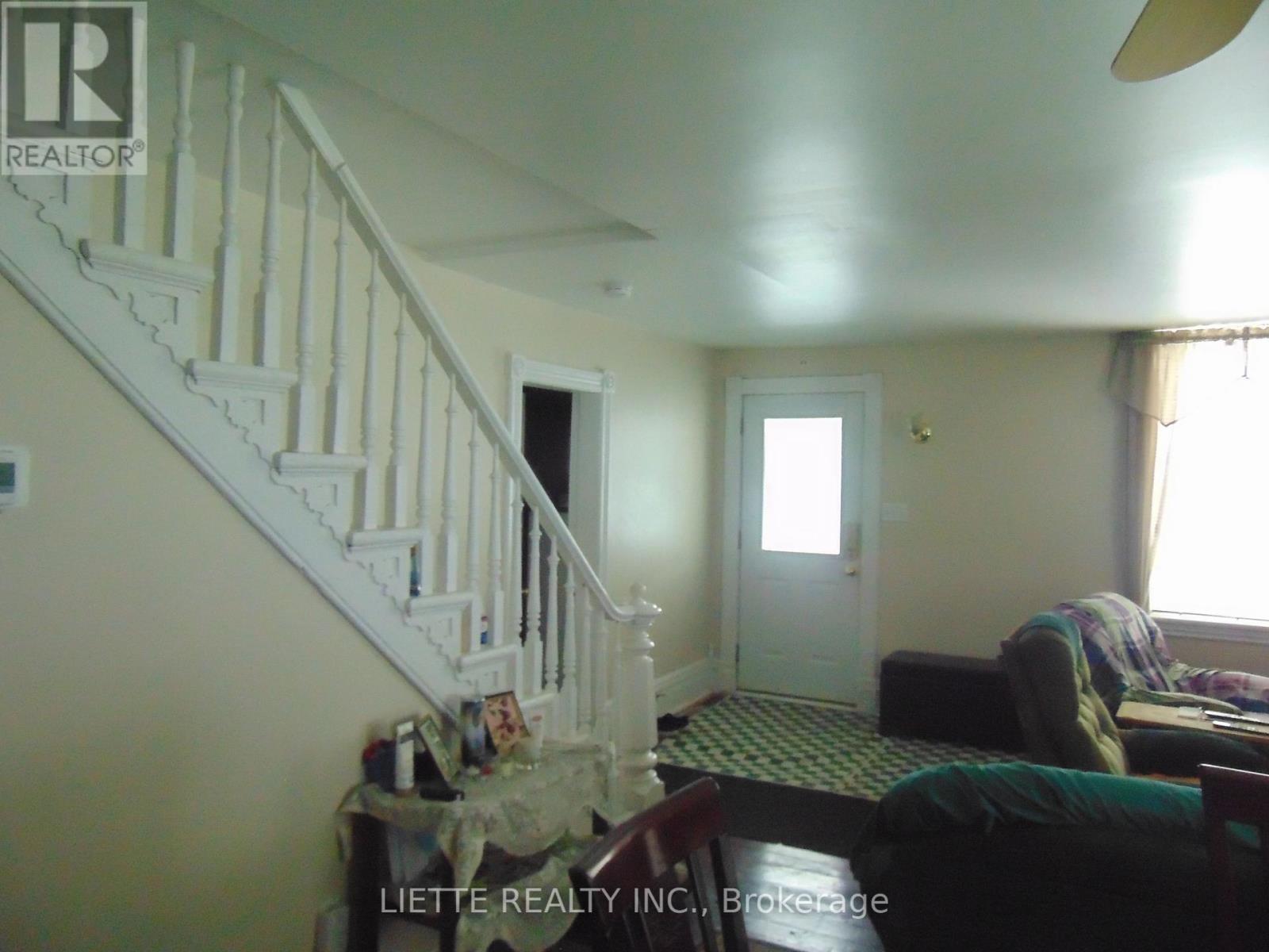 7 & 9 - 7-9 Ottawa Street N, North Glengarry, Ontario  K0C 1A0 - Photo 6 - X12355814