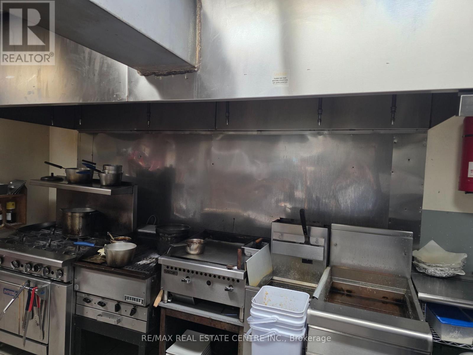 2384 Bloor Street W, Toronto, Ontario  M6S 1P5 - Photo 11 - W12255437