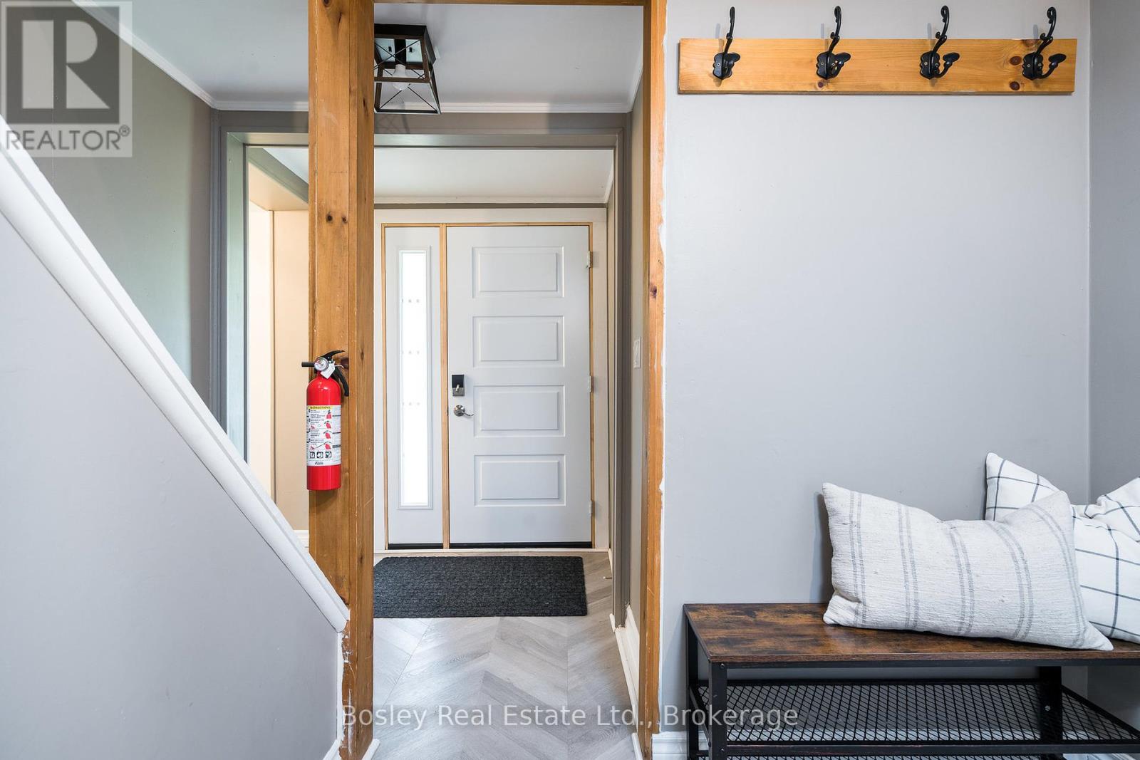 102 Helen Street, Blue Mountains, Ontario  L9Y 3Z2 - Photo 7 - X12355845