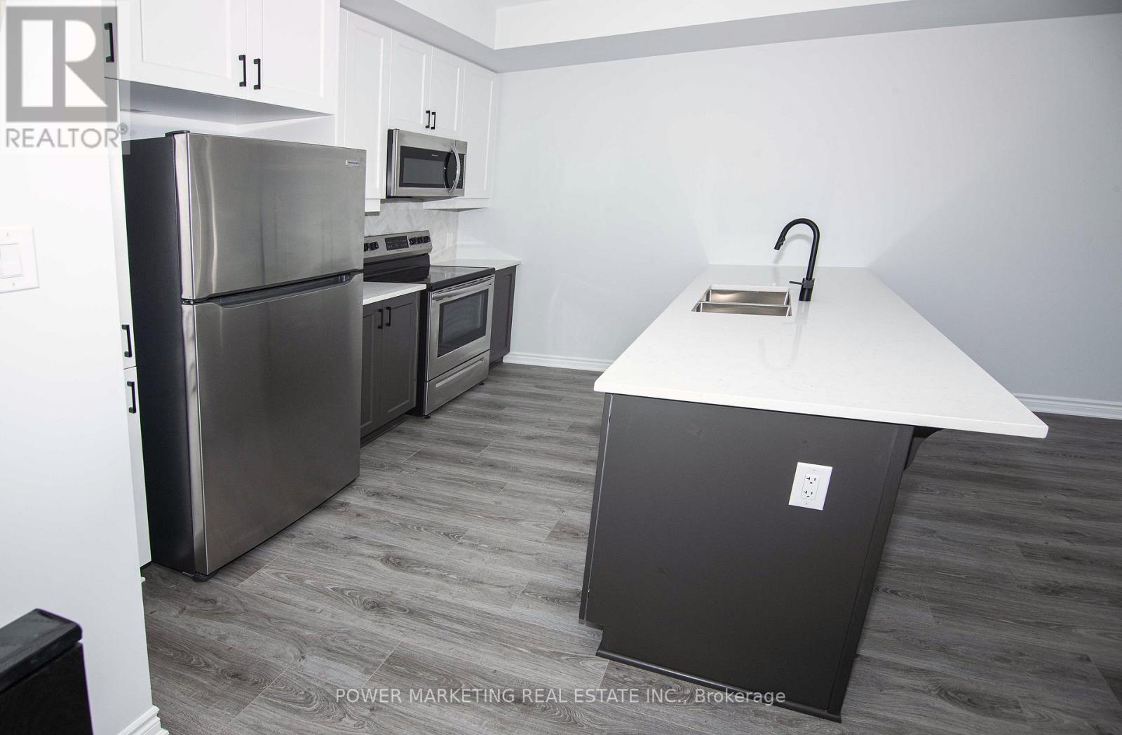 Property at 533 TAKAMOSE PRIVATE image 4
