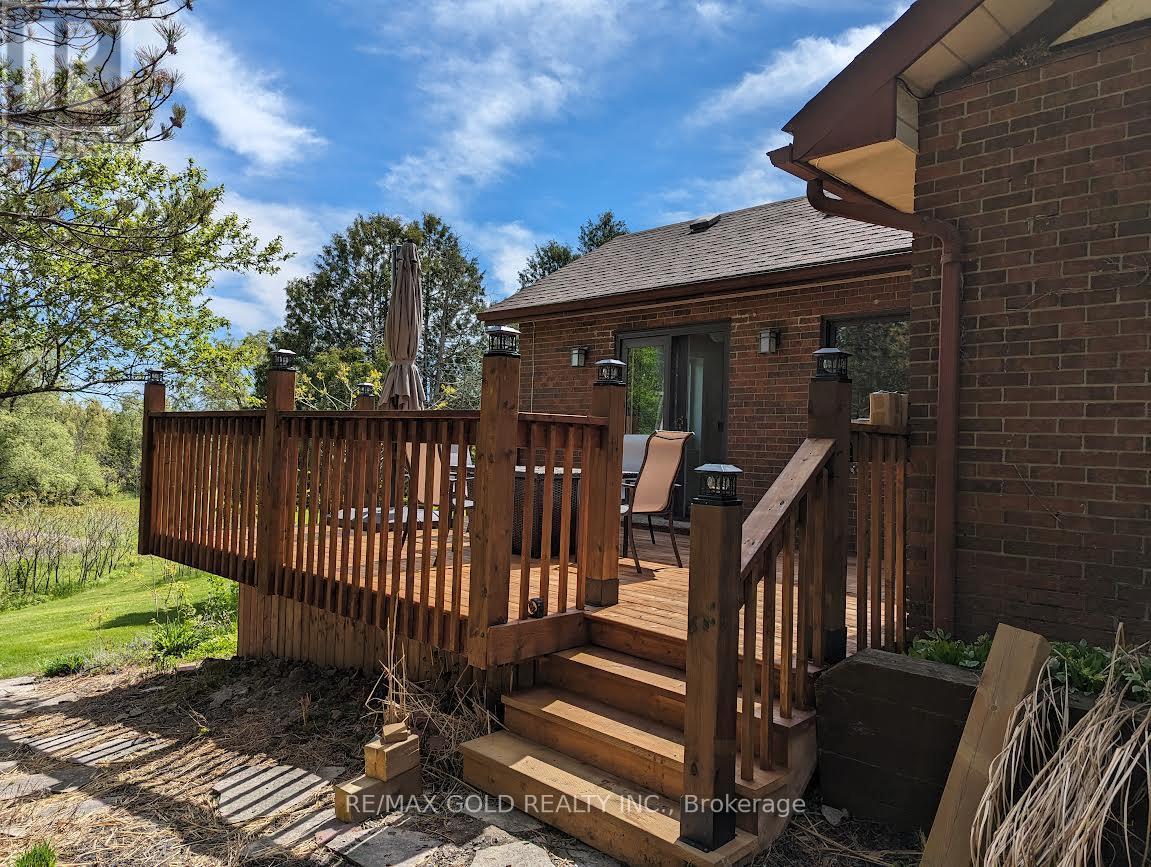 17015 Heart Lake Road, Caledon, Ontario  L7C 2L4 - Photo 6 - W12355789