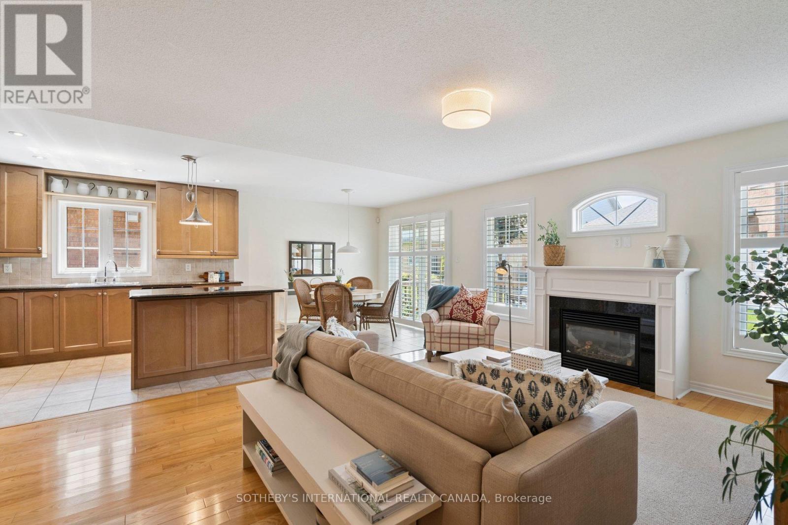 12 Fairvalley Street, Brampton (Sandringham-Wellington), Ontario  L6R 0S3 - Photo 10 - W12355817