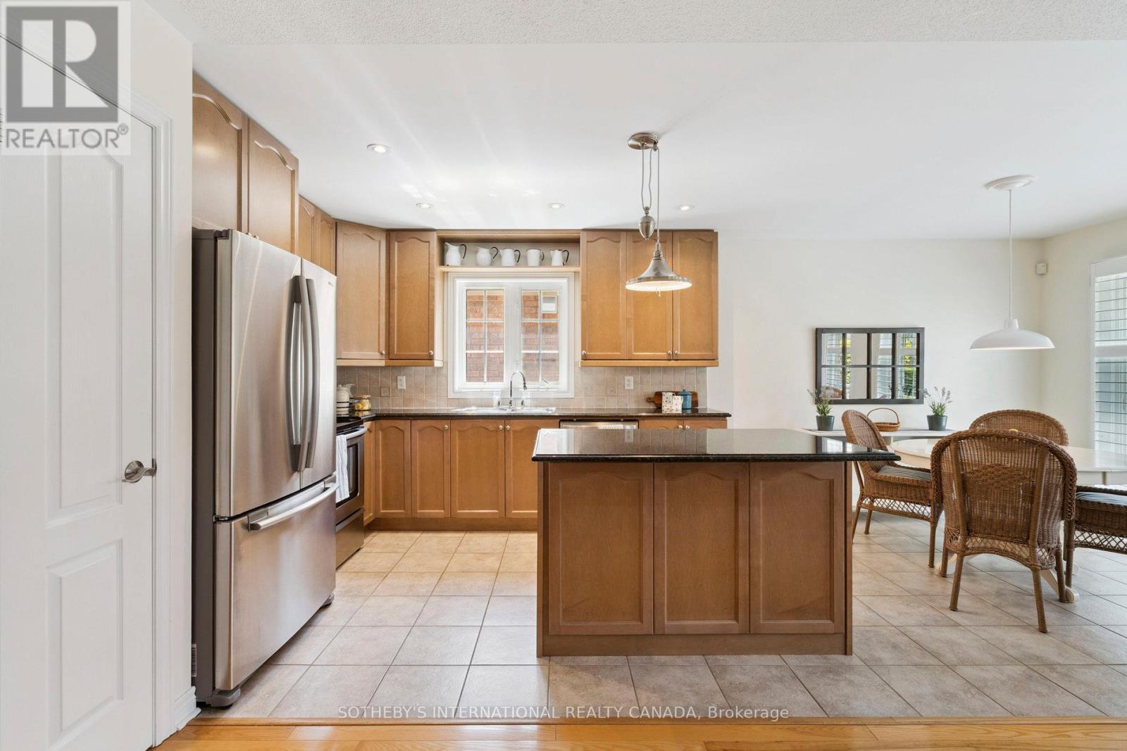 12 Fairvalley Street, Brampton (Sandringham-Wellington), Ontario  L6R 0S3 - Photo 12 - W12355817