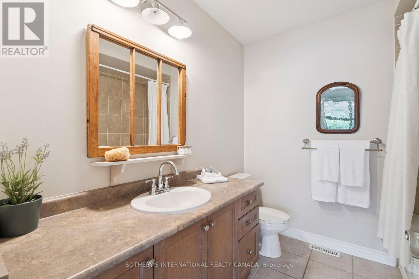 12 Fairvalley Street, Brampton (Sandringham-Wellington), Ontario  L6R 0S3 - Photo 16 - W12355817