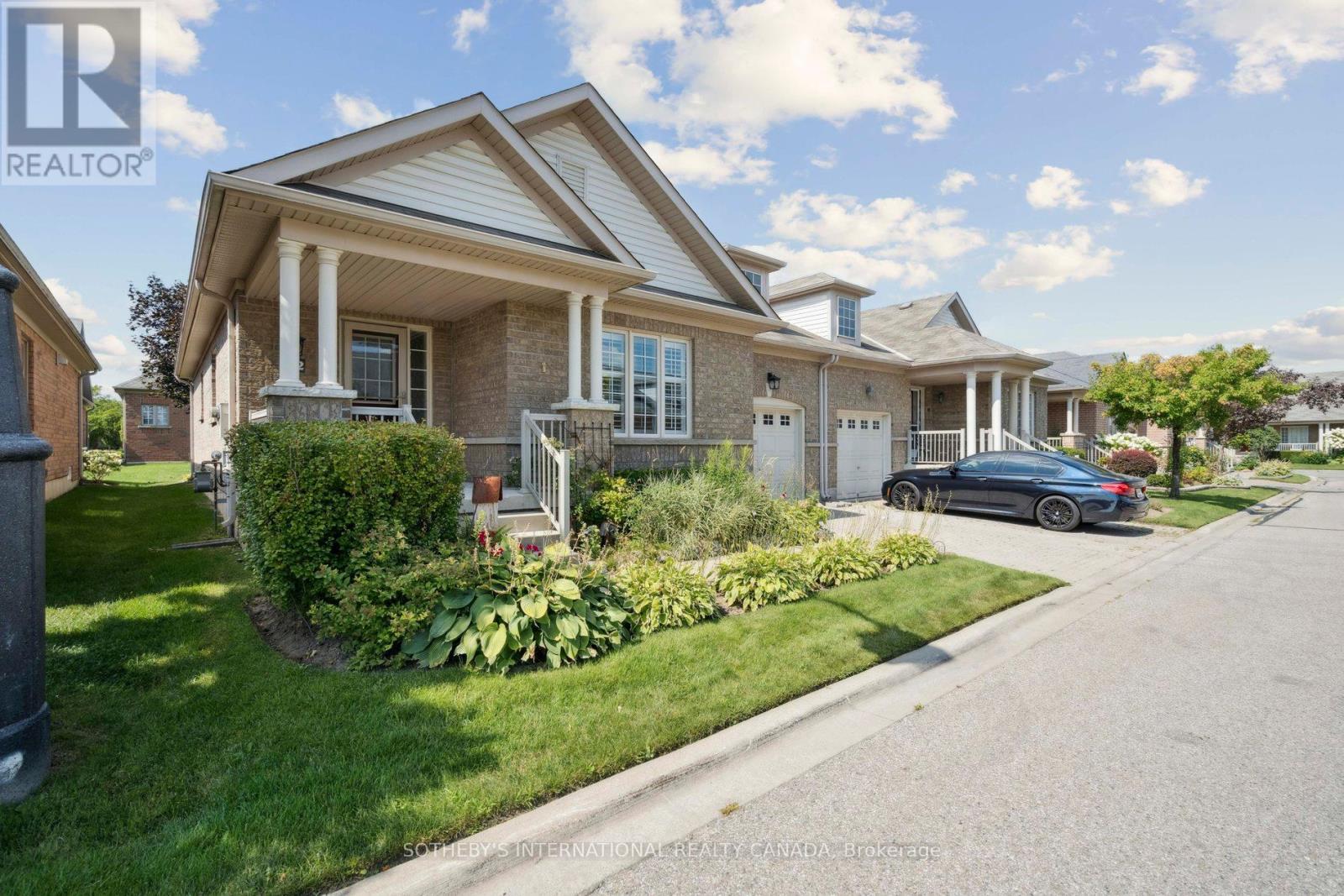 12 Fairvalley Street, Brampton (Sandringham-Wellington), Ontario  L6R 0S3 - Photo 2 - W12355817