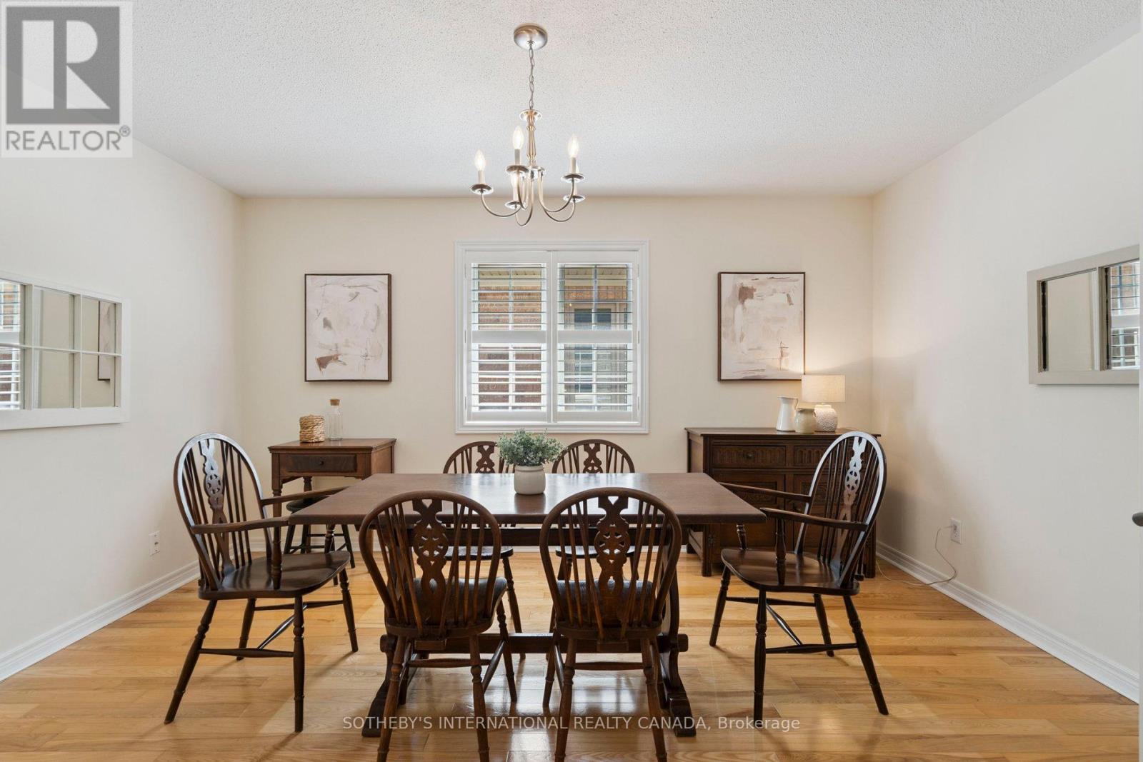 12 Fairvalley Street, Brampton (Sandringham-Wellington), Ontario  L6R 0S3 - Photo 6 - W12355817