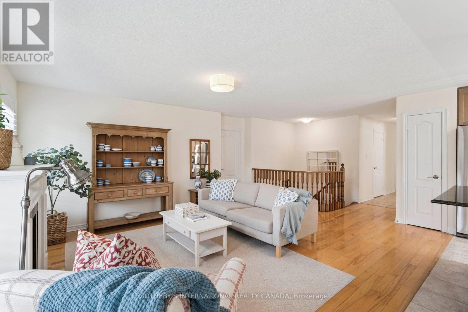 12 Fairvalley Street, Brampton (Sandringham-Wellington), Ontario  L6R 0S3 - Photo 8 - W12355817