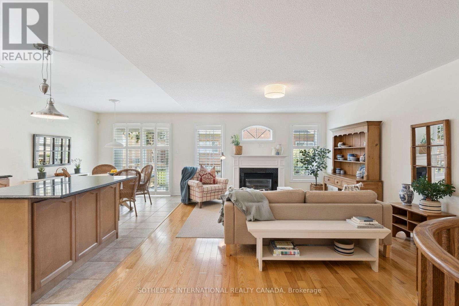 12 Fairvalley Street, Brampton (Sandringham-Wellington), Ontario  L6R 0S3 - Photo 9 - W12355817